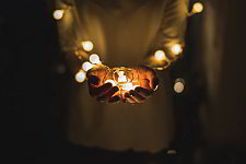 josh-boot-2x19-mRQgX8-unsplash Sharing light